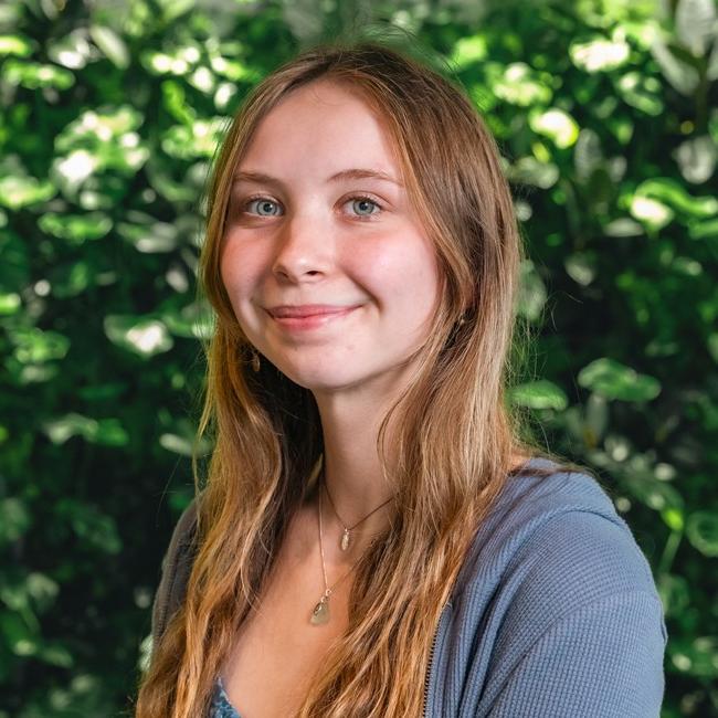 Headshot of Alexis Weaver